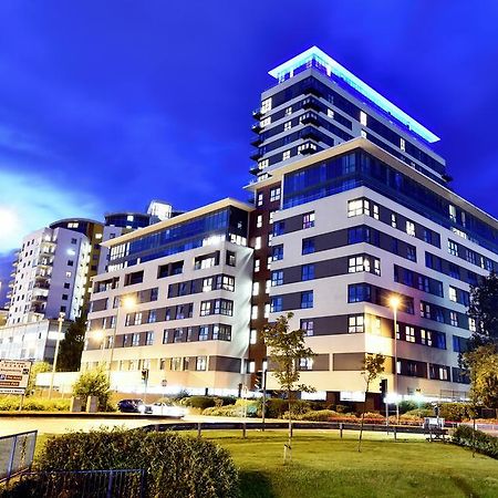 Linx Apartments Skyline Plaza ベージングストーク エクステリア 写真