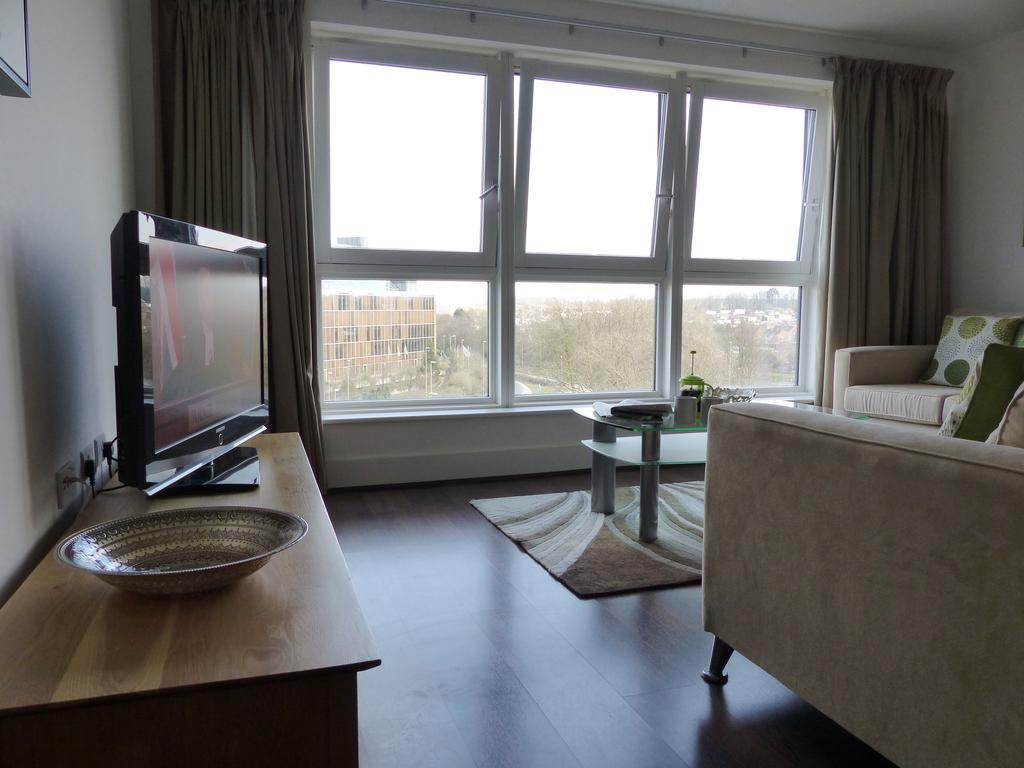 Linx Apartments Skyline Plaza ベージングストーク エクステリア 写真